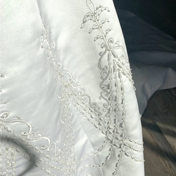 🚫SOLD🚫Gorgeous beaded White Scalloped Bodice wedding gown Sz 10 - Picture 5 of 11